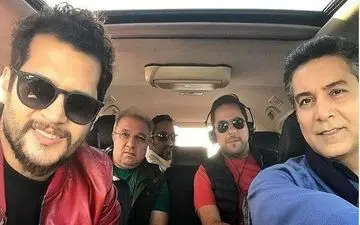 سلفی توماشینی سیاوش خیرابی به همراه عوامل پشت صحنه (عکس)