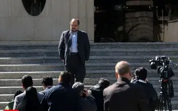 شریعتمداری در مناظره سوم همه را به آرامش دعوت کرد