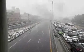 فیلم/ اتوبان تهران _کرج  اعتراض به گران شدن بنزین