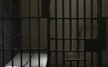 عکس گرفتن فروشنده از زنان در اتاق پرو!