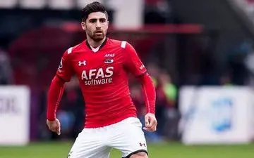  عکس یادگاری جهانبخش با کفش طلا 