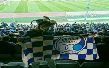  یک دختر در جایگاه استقلالی ها + عکس