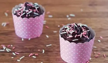 طرز تهیه کیک شکلاتی فنجانی در ماکروویو؛ فوری و خوشمزه