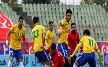 نفت و پرسپولیس بی‌کیفیت بودند / منصوریان به خوبی حواشی را کنترل می‌کند