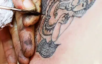 خالکوبی های مشهود مانعی برای صدور گواهینامه
