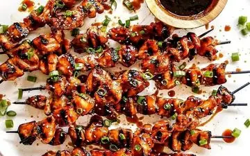 رازهای خوشمزه شدن چیکن یاکیتوری؛ طرز تهیه در تابه، فر و روی زغال