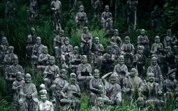 جنگلی ترسناک با ۸۰۰ مجسمه در ژاپن