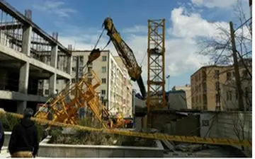 
حادثه|جرثقیل تاور کرین در بزرگراه ارتش سقوط کرد!
