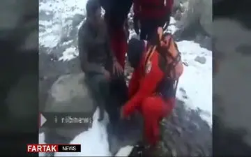 نجات ۲ کوهنورد محلی گرفتار شده در دنا بدست نجاتگران + فیلم