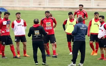  عکس یادگاری پرسپولیسی‌ها با جام قهرمانی و صحبت‌ گرشاسبی با هواداران