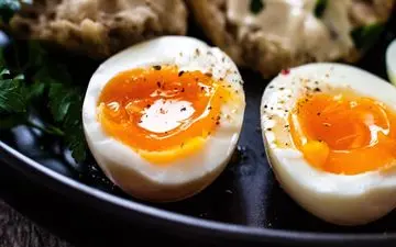 خوراکی معجزه‌آسا: زرده تخم‌مرغ، پیری مغز را کند میکند