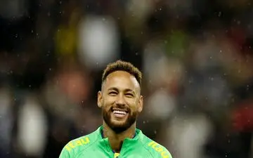 عکس| استایل خاص نیمار در راه تهران/ ستاره برزیلی با چمدان پر می‌آید
