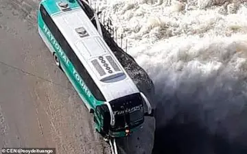 خطری که از بیخ گوش راننده اتوبوس گذشت! +فیلم 