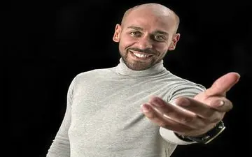 قطع همکاری با ارشا اقدسی تا زمان عذرخواهی او