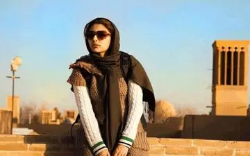 بازیگر زن جوان سینما دربین هواداران والیبال در ورزشگاه آزادی +عکس