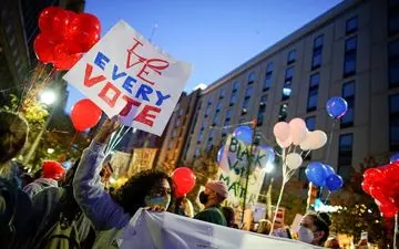 حامیان ترامپ و بایدن تجمع کردند