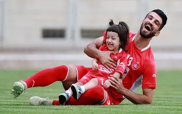 طعنه سنگین کاپیتان پرسپولیس به هواداران سپاهان + عکس