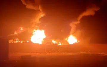 آتش سوزی انبار کارخانه ای در «اخی جهان» آذرشهر 