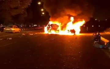 نجات 20 نفر از میان دود و آتش