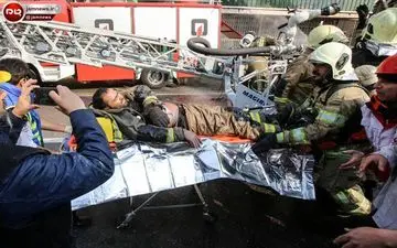 کشف پیکر ۲ آتش‌نشان در زیر آوار پلاسکو