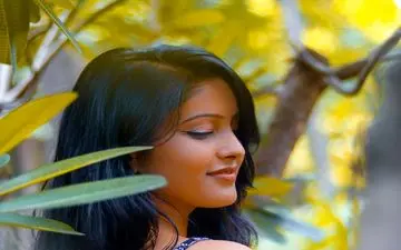 راز زیبایی پوست و موی زنان هندی چیست؟ ۲۰ روش طبیعی و موثر
