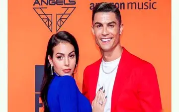 فرش اصیل ایرانی در زیر پای رونالدو| رونالدو فرش اهدایی پرسپولیس را در خانه لاکچری خود پهن کرد