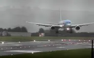 لحظه فرود دلهره آور هواپیما حین وقوع طوفان! 
