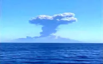 انفجار شدید آتشفشان در سواحل جزیره سیسیل