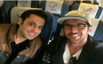 امین حیایی و روزبه معینی در حال دوردور با موتور فوق لاکچری