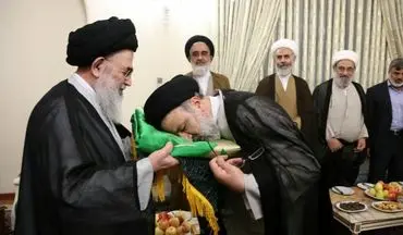 آیین اهداى پرچم آستان قدس رضوى به ٥٠٠ هیات مذهبی کشور و جهان اسلام +فیلم 