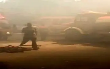 شعله‌های آتش در انبار کفاشی قره آغاج تبریز