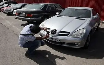 
یکبار خودروی لوکس قاچاق را آتش بزنید تا قاچاقچی حساب کار دستش بیاید 