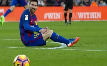 دیدن مسی با پیراهن تیمی دیگر عجیب است