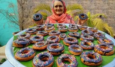 تهیه دونات شکلاتی توسط مادربزرگ هندی در روستا