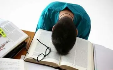 چگونه با استرس شب امتحان مقابله کنیم؟