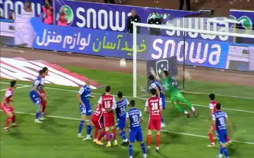 ضربه سر خطرناک فرجی به بیرون رفت + ویدئو