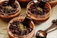 طرز تهیه دسر شکلاتی با طعم بهار نارنج؛ دسر خوش‌عطر و جذاب برای پذیرایی