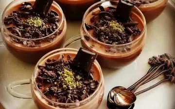 طرز تهیه دسر شکلاتی با طعم بهار نارنج؛ دسر خوش‌عطر و جذاب برای پذیرایی