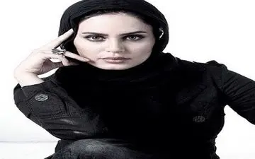 عروسک عجیب الناز شاکردوست در خودروی لوکسش+ عکس