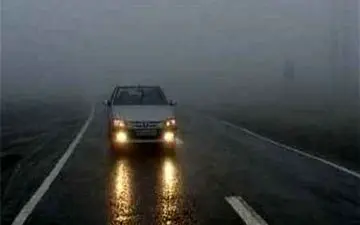 جاده‌های شمال پُرترافیک و لغزنده شد/کوهستان‌ها غرق در مه