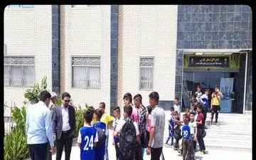 مرور خاطرات هشت سال دفاع مقدس برای کودکان کار در شیراز