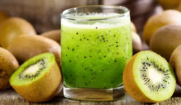 مهم‌ترین فواید آب لیمو و کیوی برای سلامت بدن