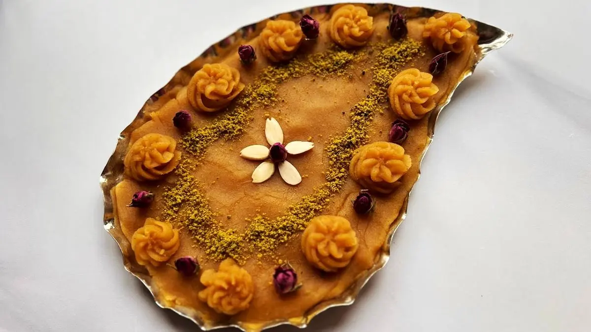 طرز تهیه حلوای ساده خانگی؛ نکات خوشمزه و مرحله‌ای!