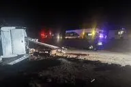 تصادف خونین در جاده نائین: واژگونی اتوبوس و تریلی، ۴ جان باخته و ۲۰ مجروح بر جای گذاشت