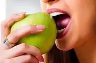 کشف معجزه‌آسای یک ترکیب طبیعی در سیب و بادام؛ خداحافظی با بیماری‌های لثه بدون آنتی‌بیوتیک!