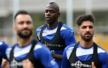 مهاجم استقلال باید تست پزشکی بدهد