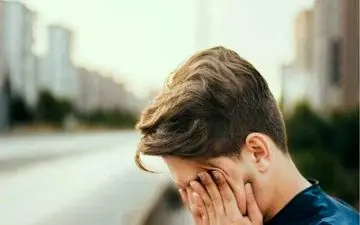 سردرد تنشی؛ درد خفیف یا نشانه خطر؟/تفاوت سردرد تنشی و میگرن را بشناسید