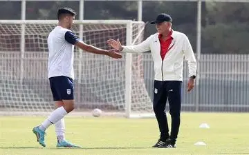 هافبک سپاهان: لیگ امسال واقعاً سخت است ولی ما تا آخرین هفته برای قهرمانی می‌جنگیم
