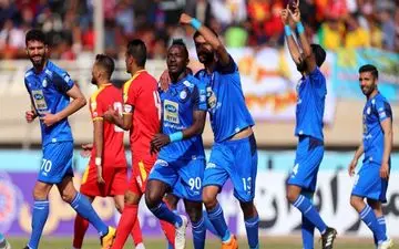 حادثه‌ای عجیب و ناگوار در دیدار دو تیم فولاد و استقلال +عکس