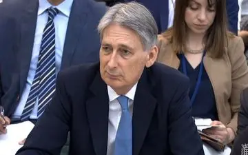 وزیر خزانه داری انگلیس: سفیر ما در آمریکا باید یک دیپلمات باشد نه سیاستمدار